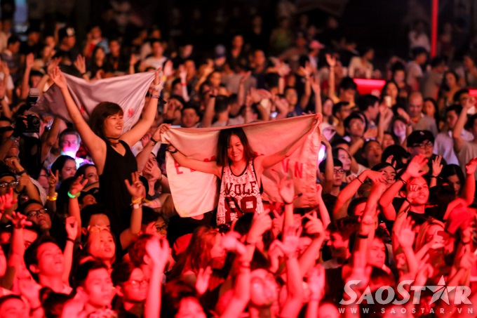 Không khí cuồng nhiệt do nam DJ hàng đầu thế giới tạo ra. Đây chắc hẳn sẽ là những khoảnh khắc khó quên đối với các “raver”. 