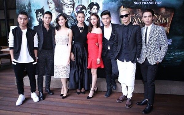 Ngô Thanh Vân và các diễn viên của Tấm Cám: Chuyện chưa kể trong buổi ra mắt phim.