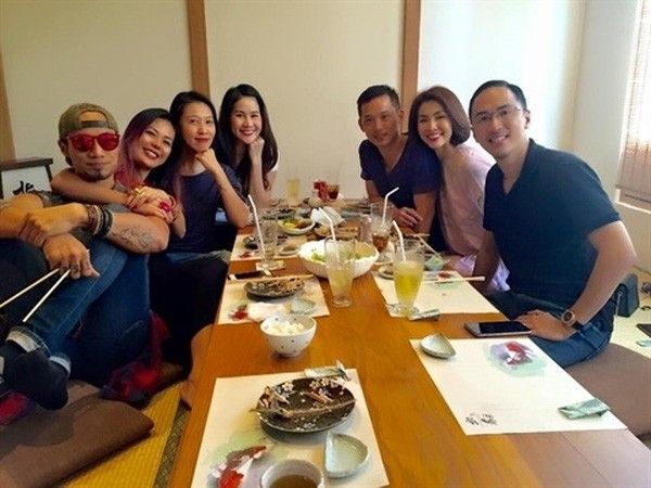 Bảo vệ vợ cẩn thận song Louis Nguyễn không hề áp đặt cuộc sống của cô. Anh luôn tạo cho Tăng Thanh Hà không gian riêng để làm những điều cô thích và gặp gỡ bạn bè. Thậm chí, Louis Nguyễn còn sẵn sàng tham dự vào những cuộc tụ họp của vợ với bạn bè.