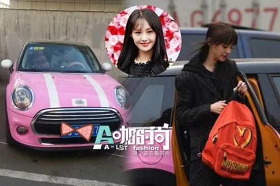 Trịnh Sảng: Hiếm ai biết rằng sao nữ 9X này cũng là tín đồ xe cộ. Cô sinh ra trong gia đình giàu có nên có không ít lần chưng xe sang. Cũng vì thế, từng có lúc cô bị tiếng chảnh chọe. Một trong những chiếc xe sang trọng cô hay dùng là Mini Cooper được sửa thêm màu. Riêng chi phí chế màu tốn 50.000 NDT.