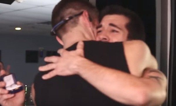 Màn cầu hôn đã thành công rực rỡ. 