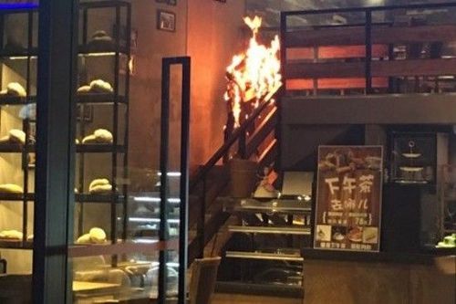 Ngọn lửa khiến Đường An Kỳ bỏng nặng xuất phát từ chiếc bật lửa.