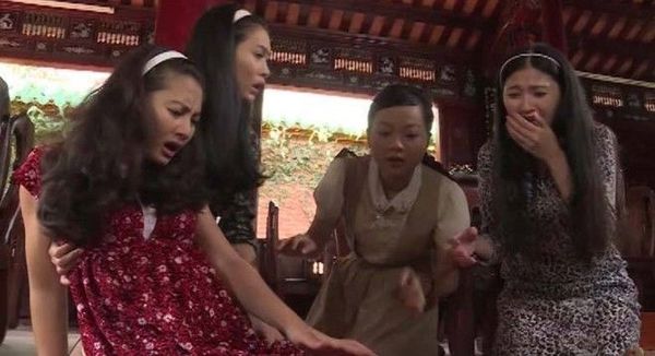 Mải mê trên đôi giày cao gót, Dạ Thảo ngã khuỵu khiến đứa trẻ bị sinh non, chính cô cũng bị băng huyết suýt chết.