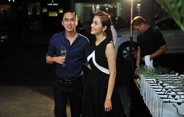 Luôn ủng hộ từng bước đi của vợ, Louis Nguyễn luôn theo sát mọi hoạt động của vợ và hỗ trợ cô hết mình dù bản thân công việc kinh doanh của anh đã rất bận rộn. Đơn cử như khi Tăng Thanh Hà tổ chức kỷ niệm một năm ra mắt thương hiệu thời trang của mình, người ta thấy Louis Nguyễn tất bật giúp đỡ vợ mọi công việc từ đón tiếp khách mời đến chăm lo cho bữa tiệc.