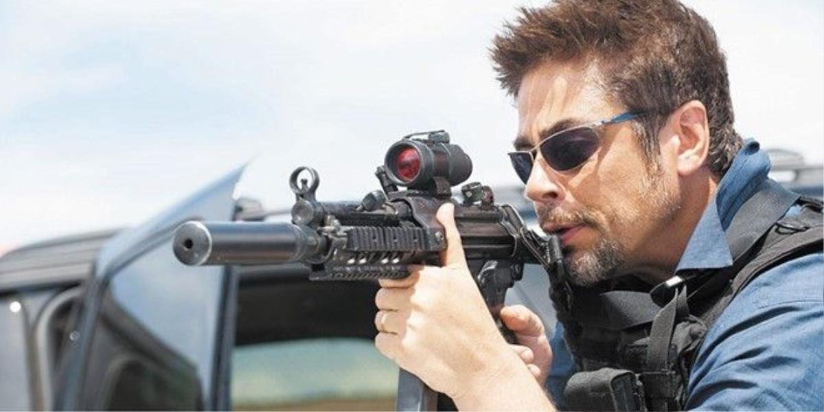 Benicio Del Toro mang đến màn trình diễn ấn tượng trong Sicario (2015), nhưng rốt cuộc không có đề đề cử Oscar năm nay. Ảnh: Lionsgate