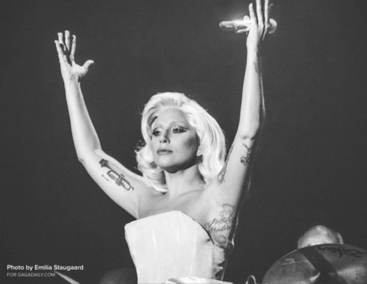 medium.lady-gaga-tony-bennett-cheek-to-cheek-copenhagen-15.jpg.c7c9e722beb6851570d85da29948791e (1)