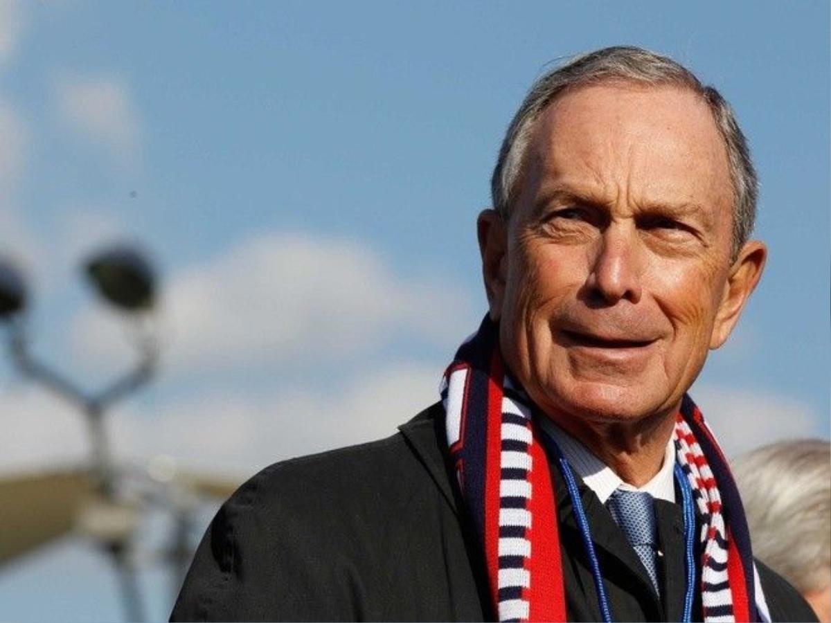 9. Michael Bloomberg (Mỹ) Tài sản: 40 tỷ USD (+4,5 tỷ USD) Xếp hạng tỷ phú thế giới: 8 Nguồn tài sản: Bloomberg LP Doanh thu đế chế truyền thông và phần mềm dữ liệu do ông sáng lập - Bloomberg LP đã đạt 9,3 tỷ USD năm ngoái, giúp ông kiếm thêm 4,5 tỷ USD.